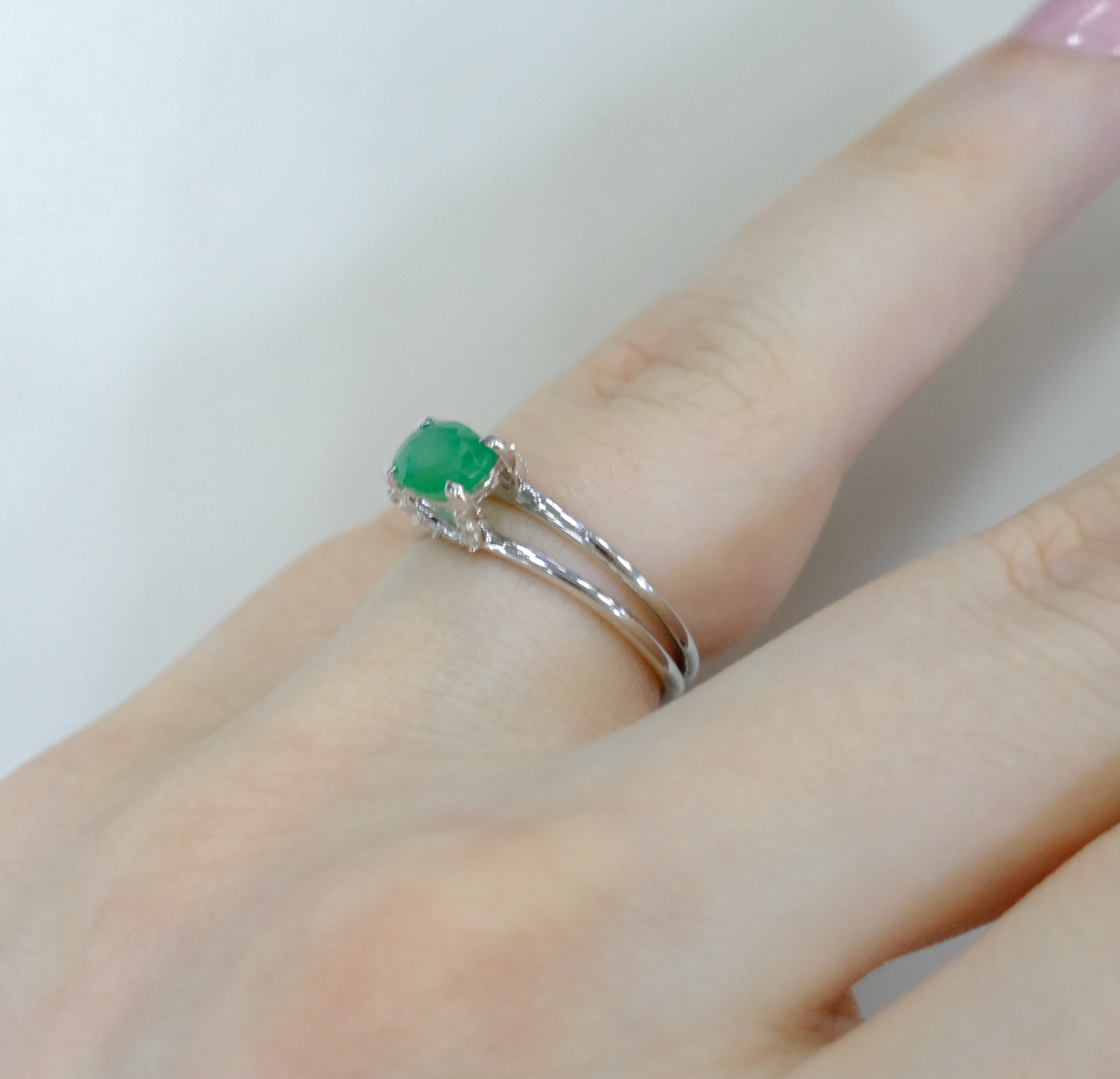 Серебряное кольцо с изумрудом